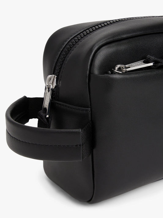 TJM LINEAR LEATHER WASHBAG 