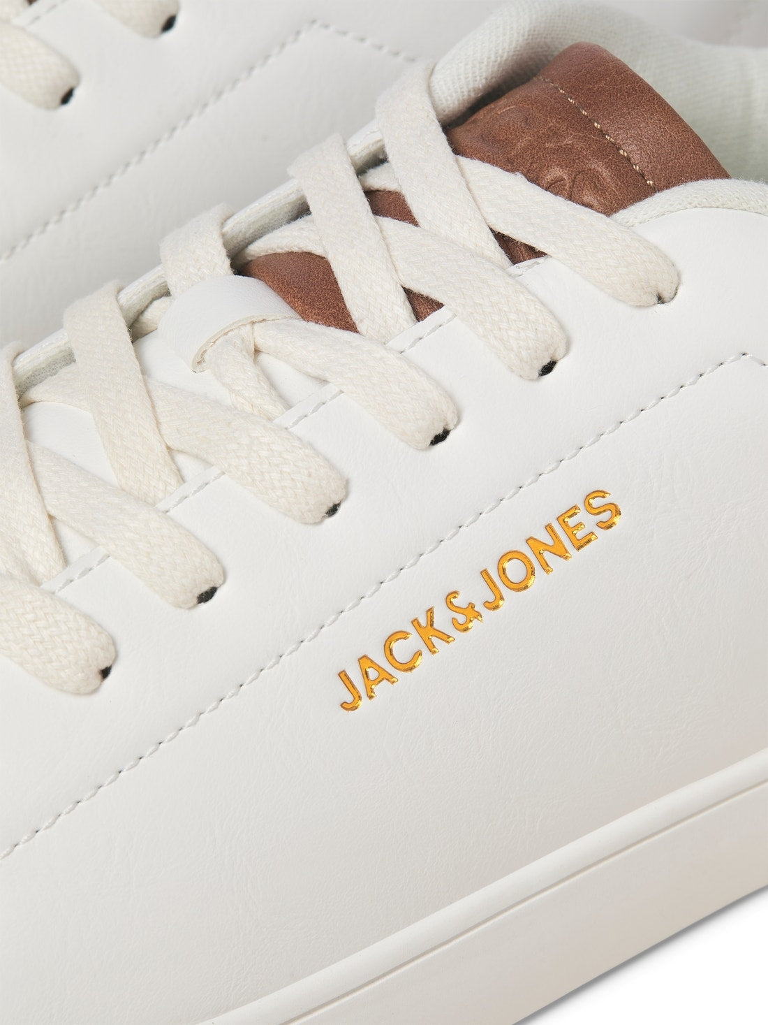 12203642/White JACK AND JONES