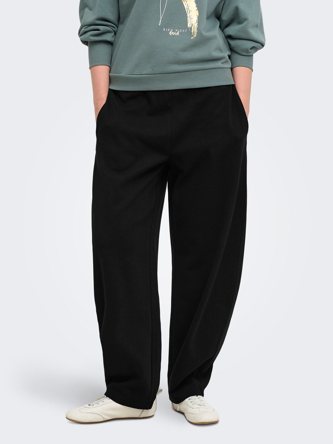15377590/Black ONLY
