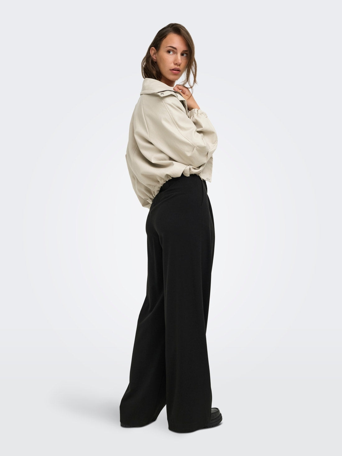 15378532/Black ONLY