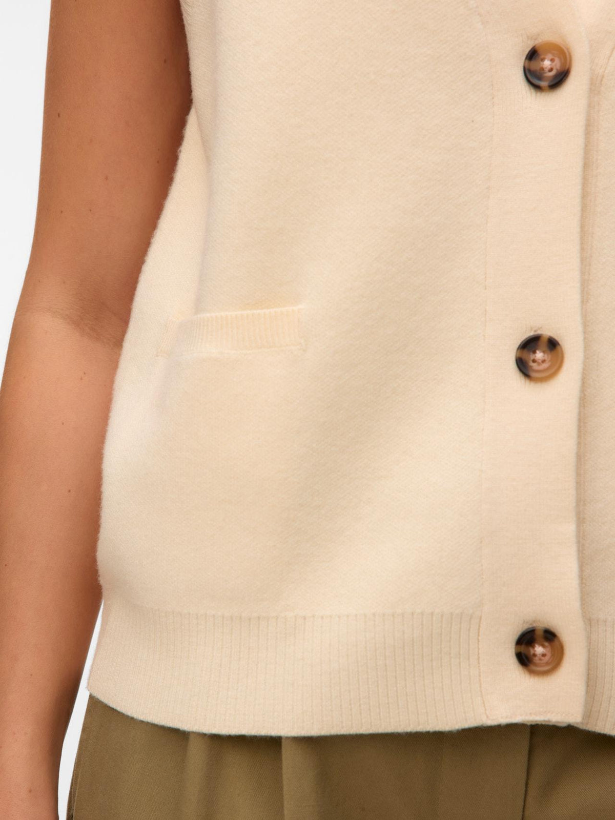 VMSABA SL V-NECK BUTTON VEST 