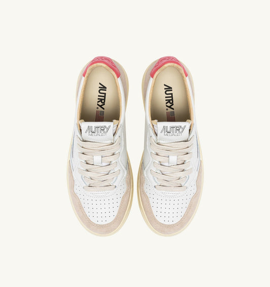 Autry Women's 01 Medalist Low Suede 