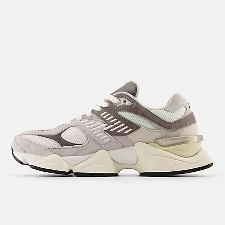 New Balance SNEAKERS 9060 IN PELLE E TESSUTO MULTICOLOR 
