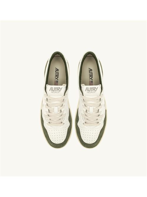 Sneaker medialist, in pelle bianca ed inserti in camoscio verde AUTRY | AULM-GS40/WHITE-MIL