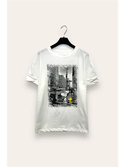 T-shirt stampa con snoopy in città e brillantini LOVEme | VB-10778/Bianco