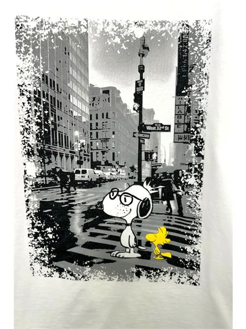 T-shirt stampa con snoopy in città e brillantini LOVEme | VB-10778/Bianco